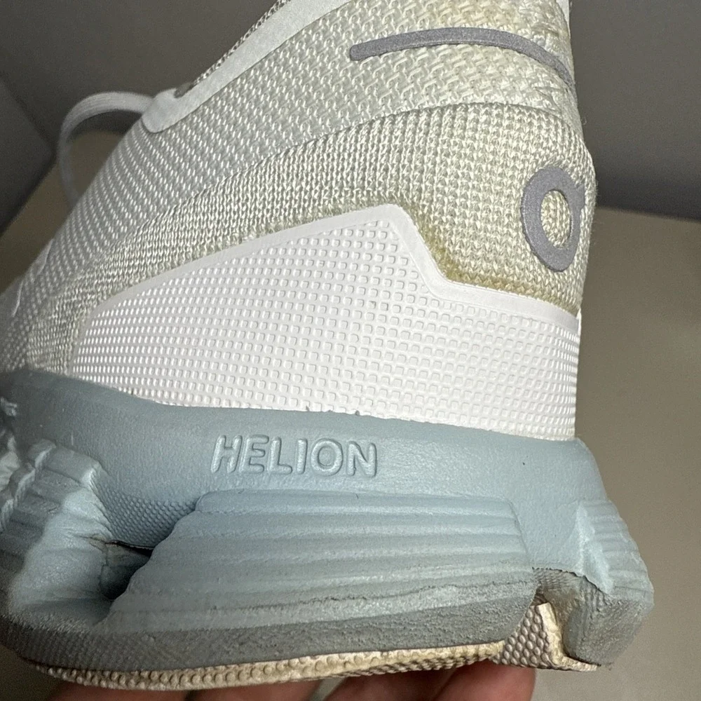 On Running Women's Light Grey Athletic Shoes Size (9) 40.99036
